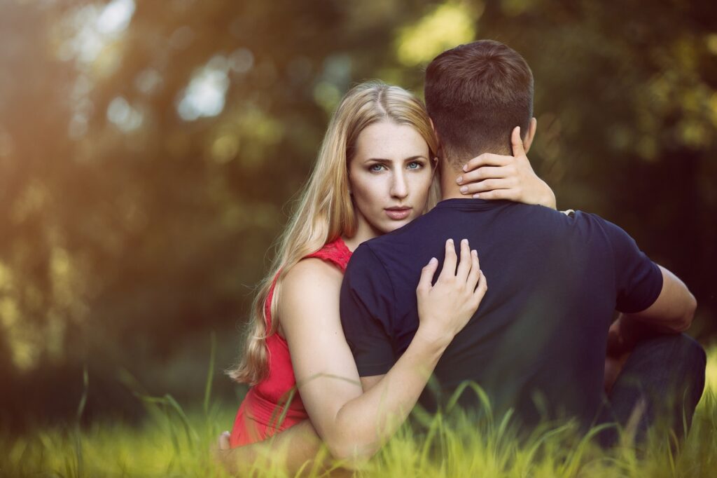 Fragrances Woman hugging man